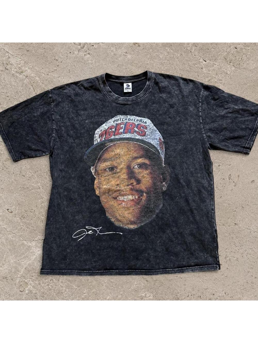 vintage Allen Iverson Sixers graphic tee.